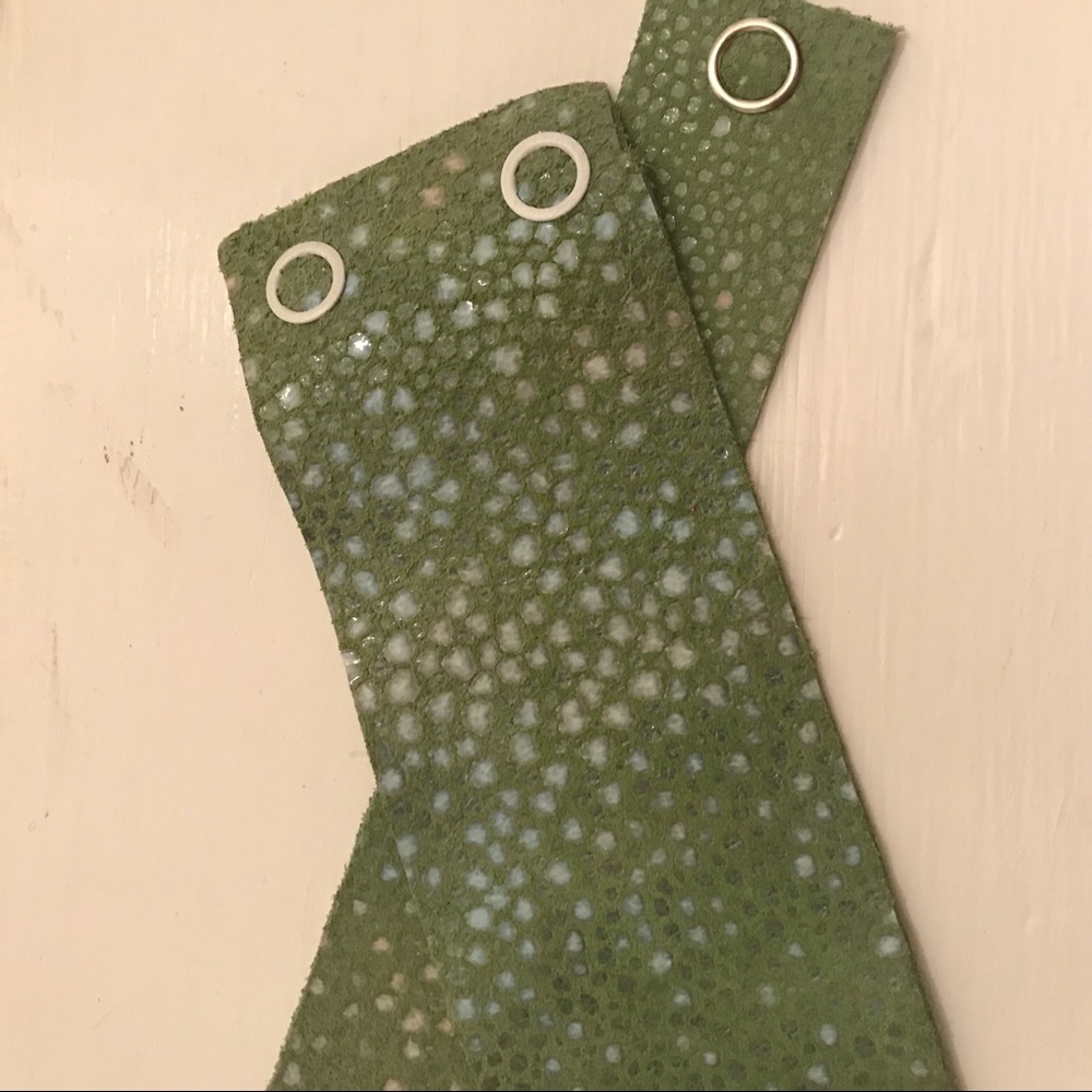 GREEN leather vintage cuff handmade item ! Glam